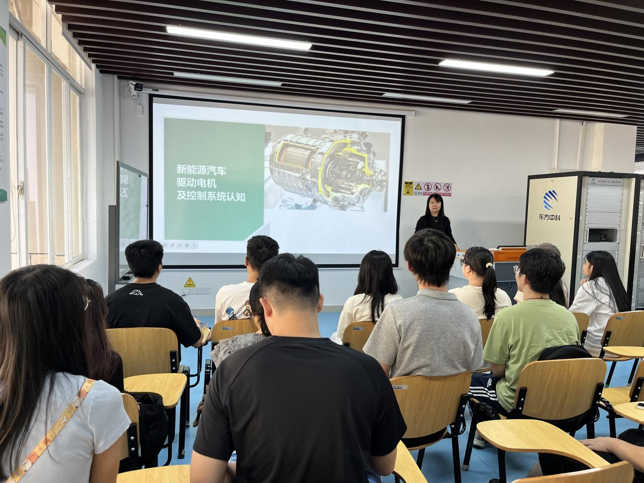 深耕核心技术，赋能产业未来——三亚学院举办新能源汽车驱动电机及控制系统检修专题讲座