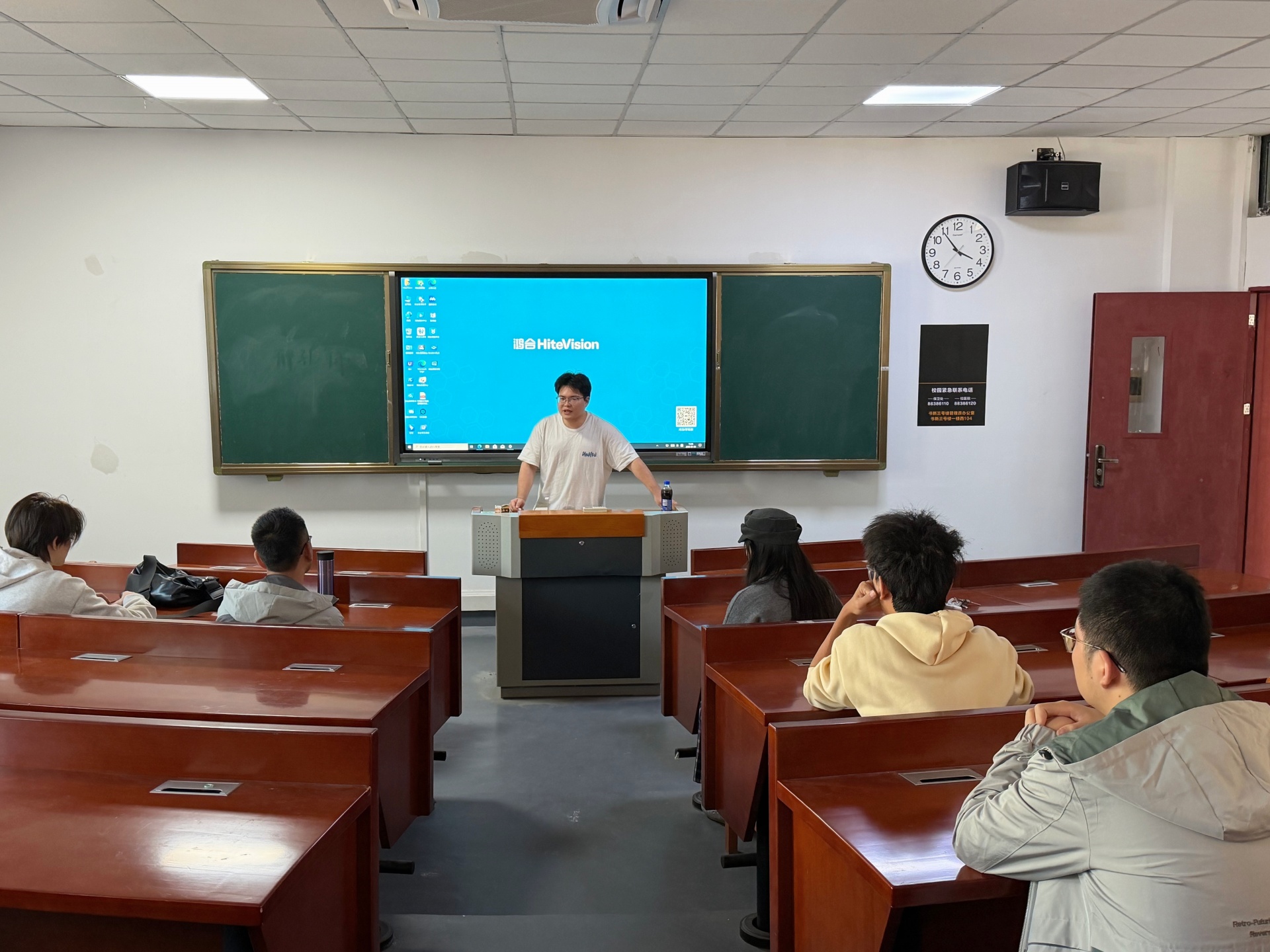 学业导师嵇达组织汽车学院2025级研究生开展学术能力提升专题活动